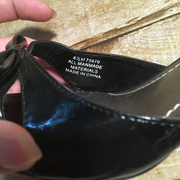 Black slip on heels - Picture 5 of 6